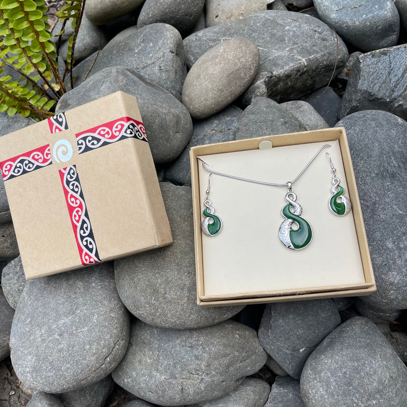 Green Pikorua Jewellery Set