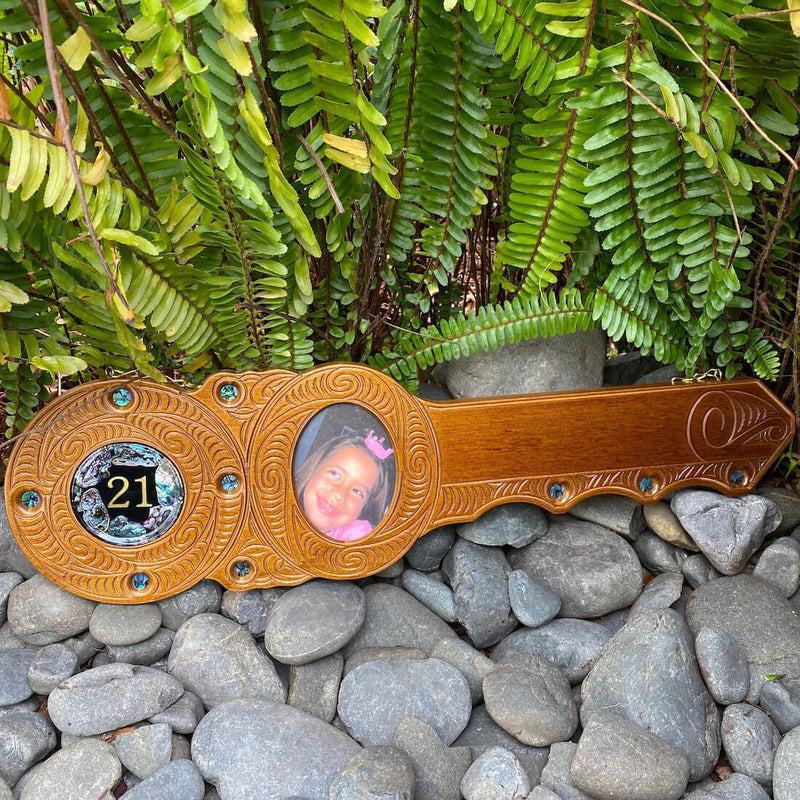 Large 21 Pāua Disk Photo Key