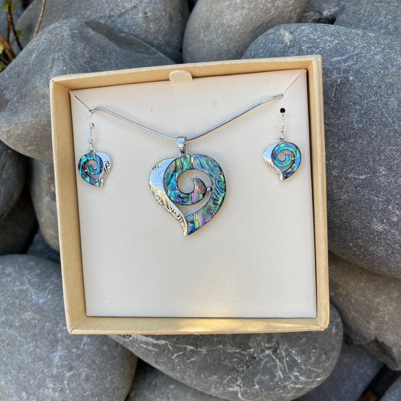 Pāua Koru Heart Jewellery Set