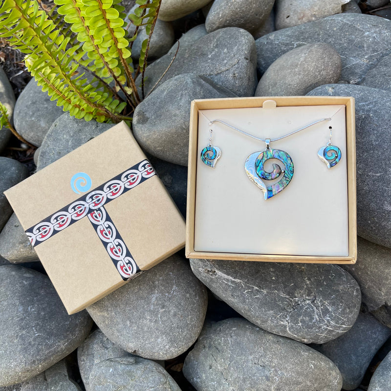 Pāua Koru Heart Jewellery Set